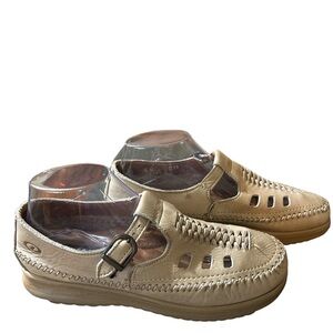 Dexter's women beige, leather walk mock made in the USA size 8 1/2